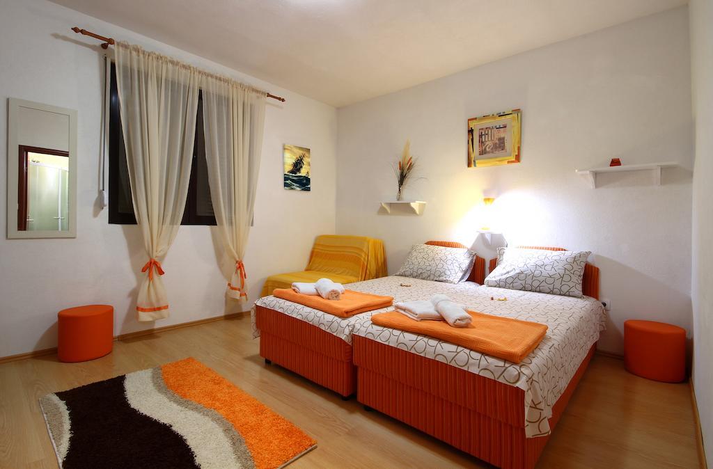Guesthouse Bmb Bagaric Budva Rum bild