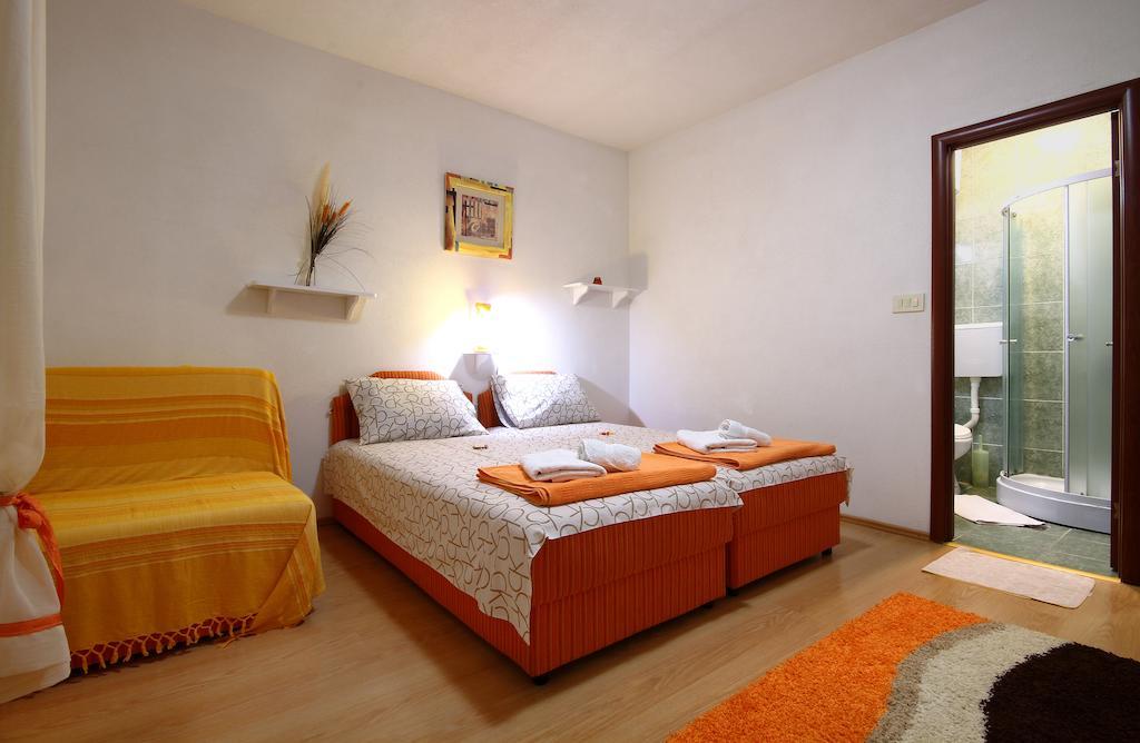 Guesthouse Bmb Bagaric Budva Rum bild