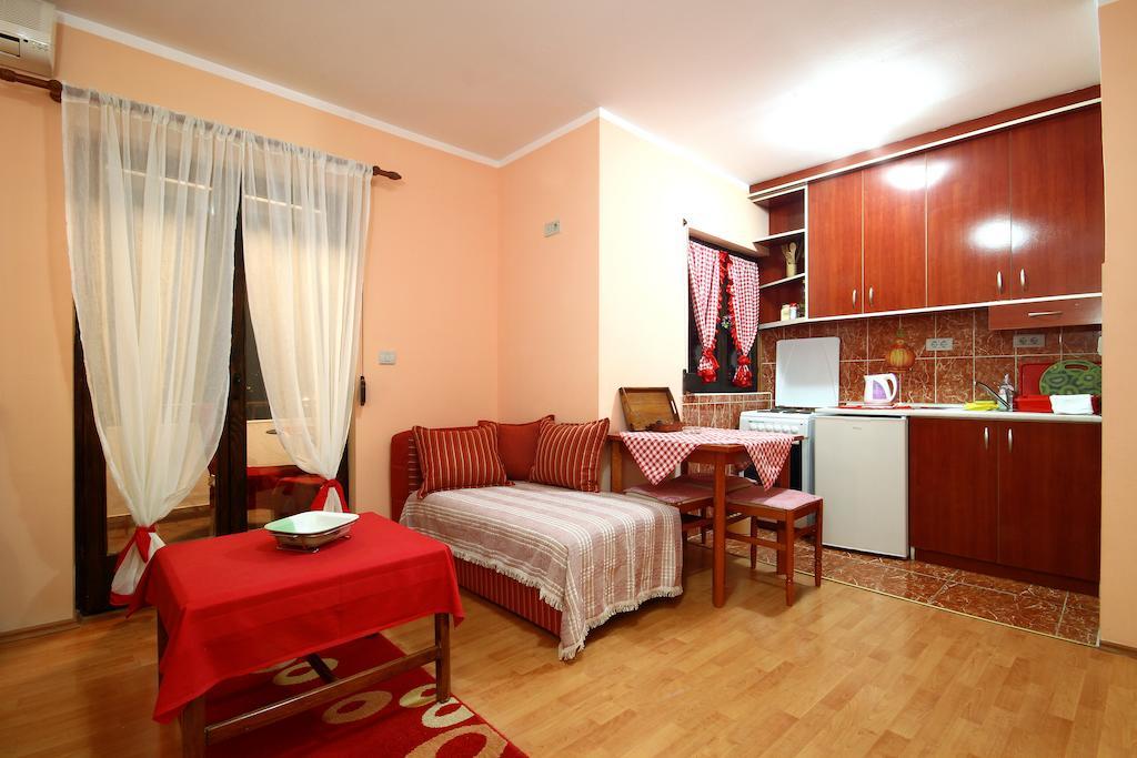 Guesthouse Bmb Bagaric Budva Rum bild